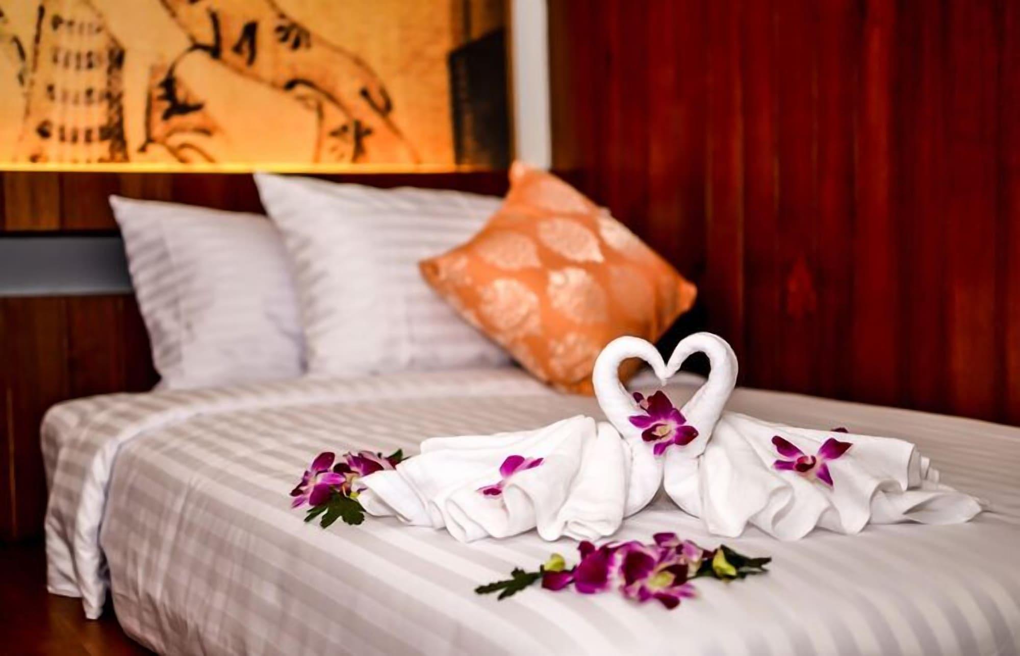 Lap Roi Karon Beachfront By Shanaya Exteriör bild