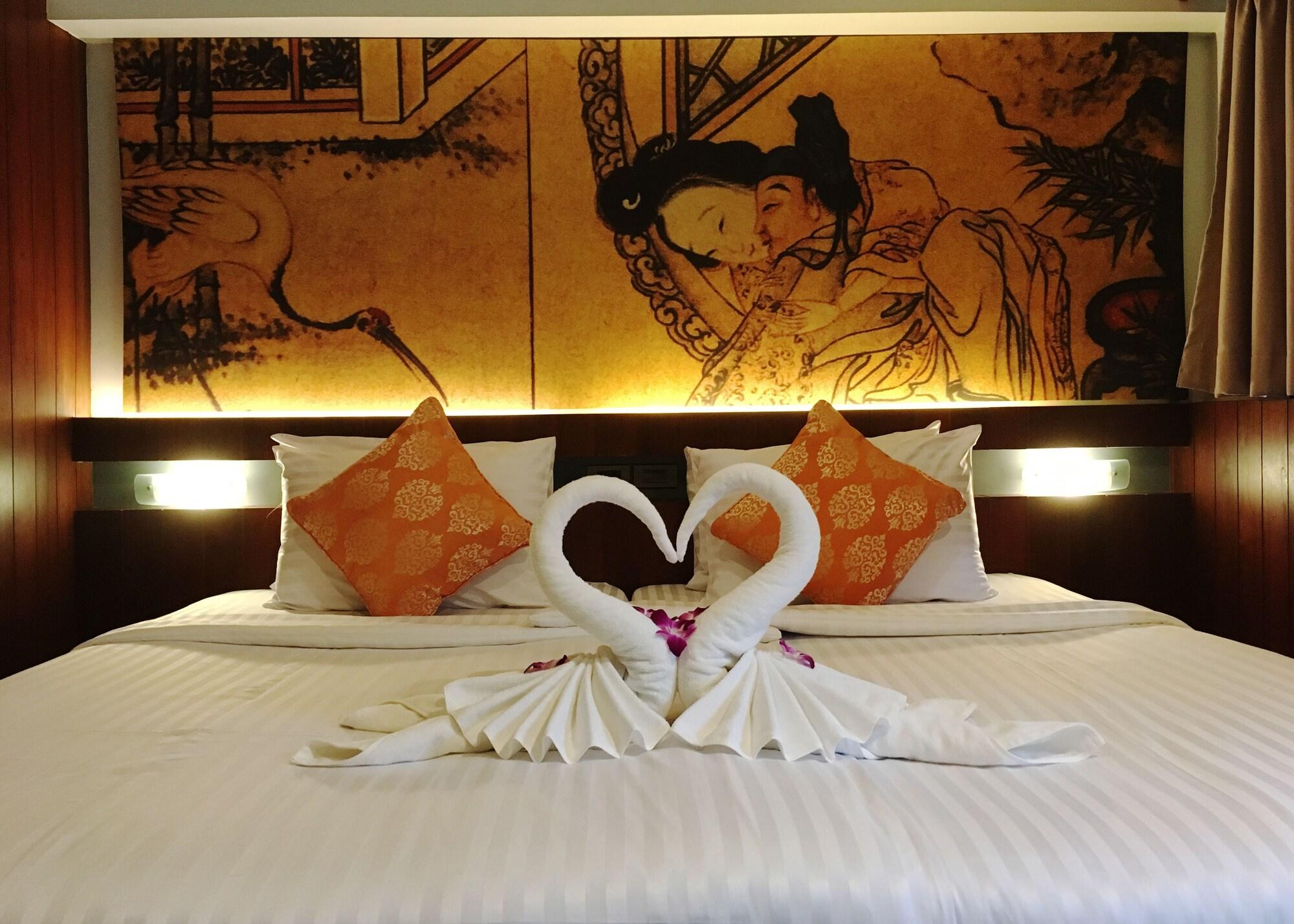 Lap Roi Karon Beachfront By Shanaya Exteriör bild