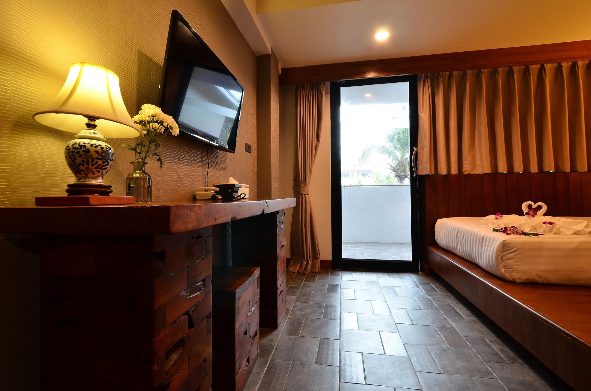 Lap Roi Karon Beachfront By Shanaya Exteriör bild