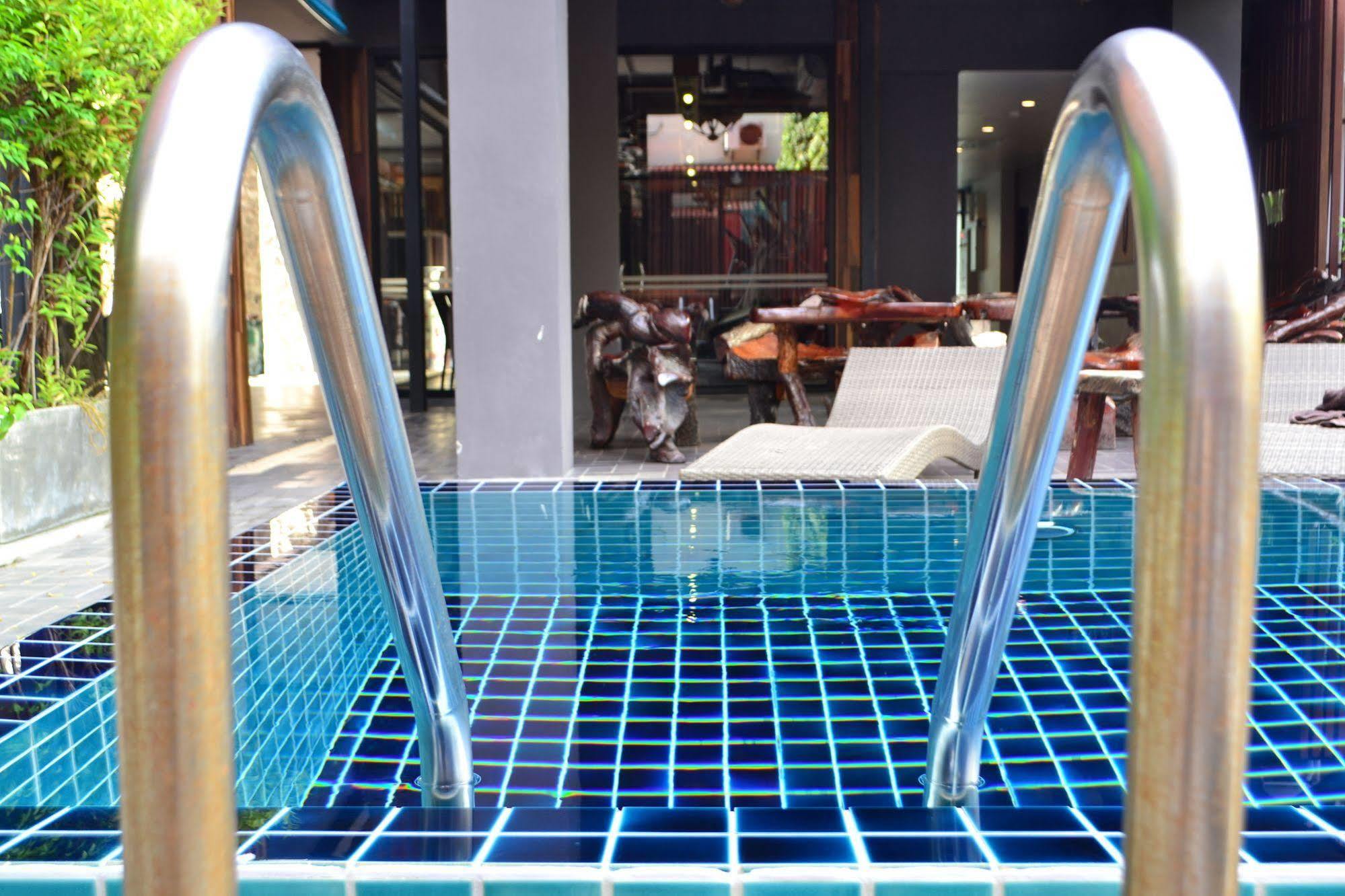 Lap Roi Karon Beachfront By Shanaya Exteriör bild