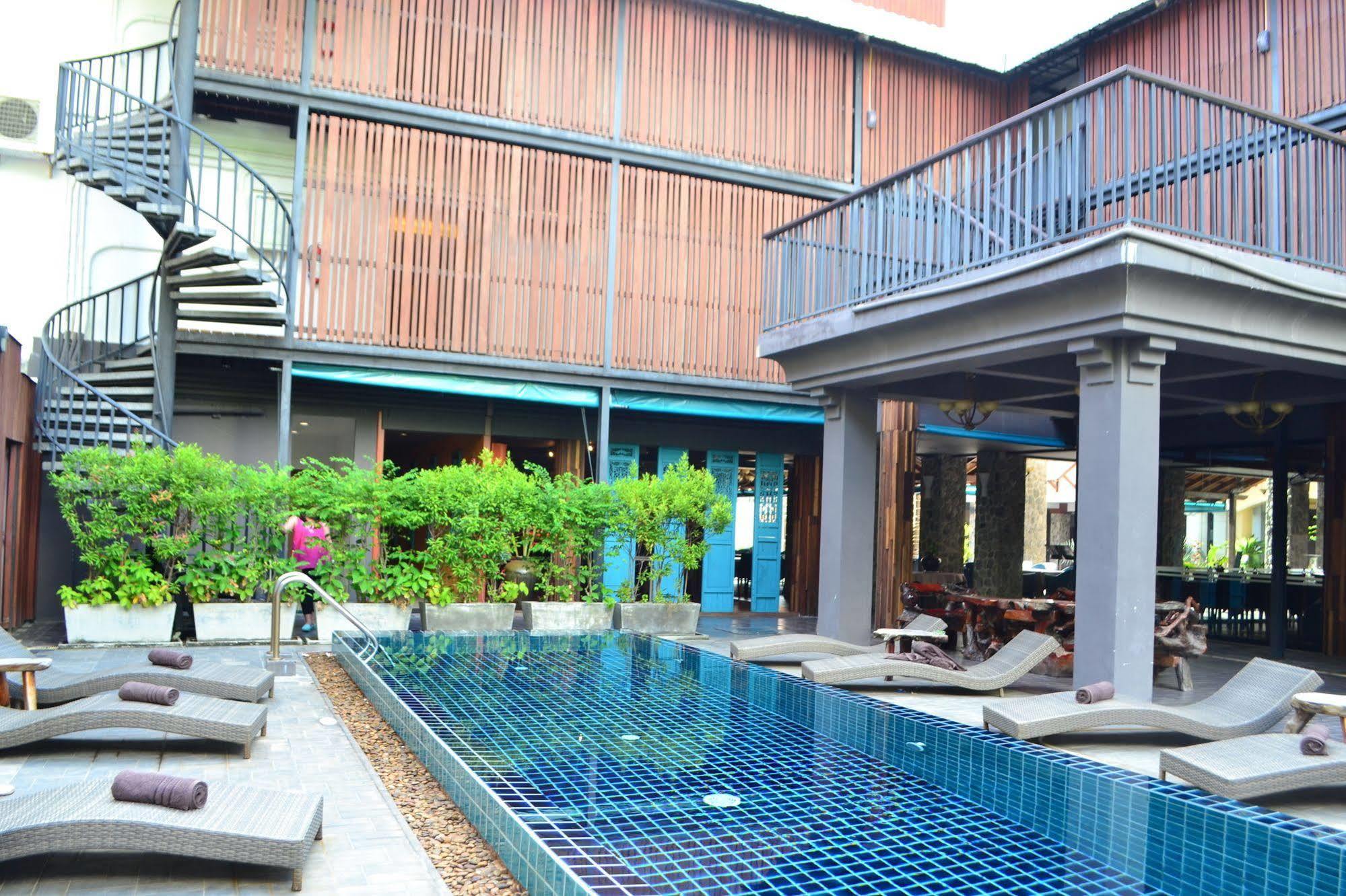 Lap Roi Karon Beachfront By Shanaya Exteriör bild