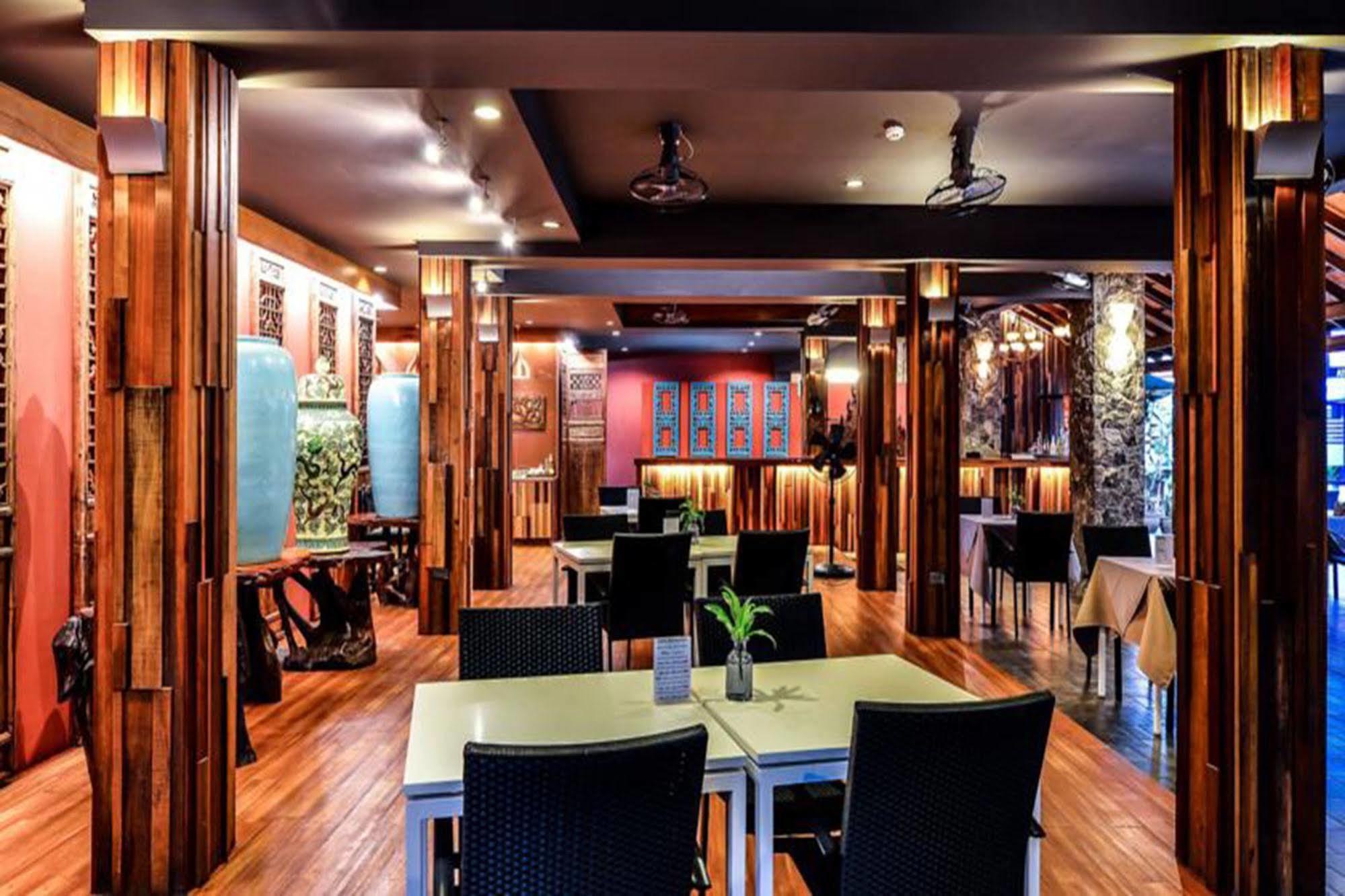 Lap Roi Karon Beachfront By Shanaya Exteriör bild