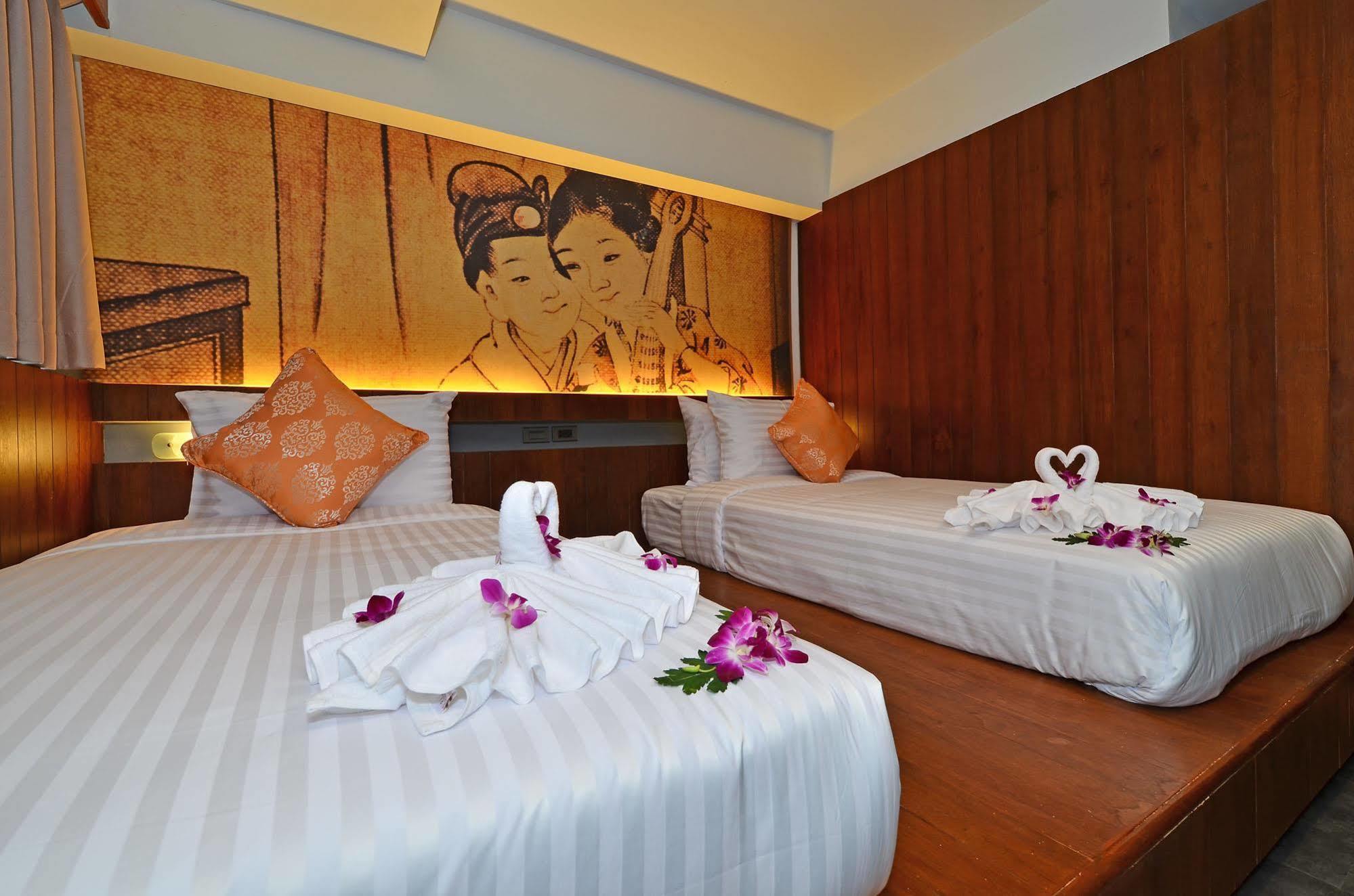 Lap Roi Karon Beachfront By Shanaya Exteriör bild